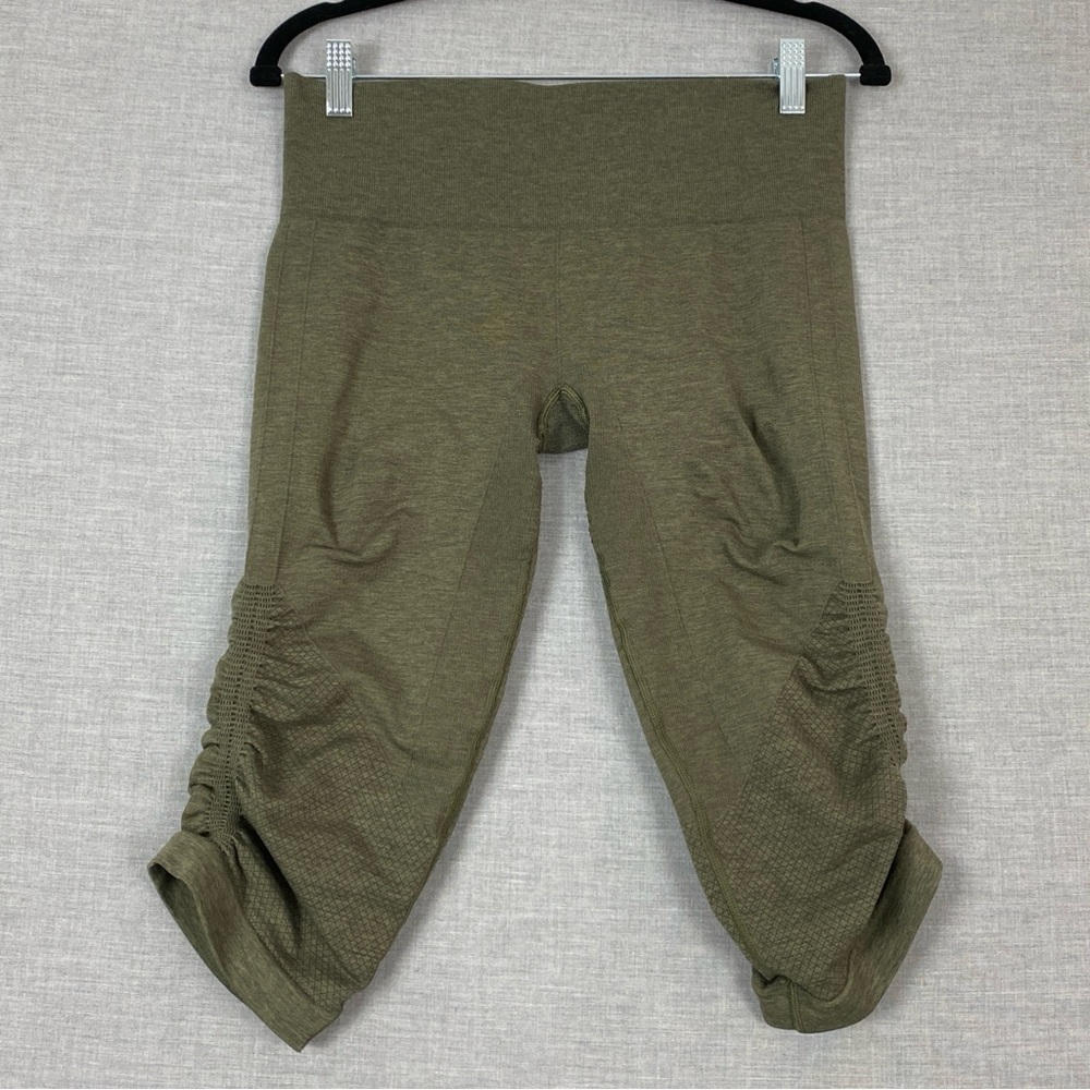Lululemon Q5 Olive Green Capri Leggings Sz 8